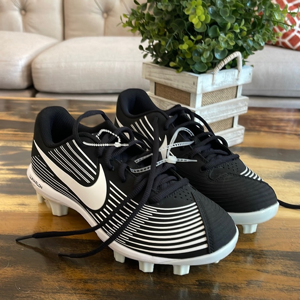 Nike softball cleats